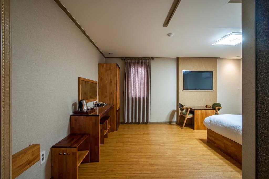 Maple Hotel Jeju Room photo