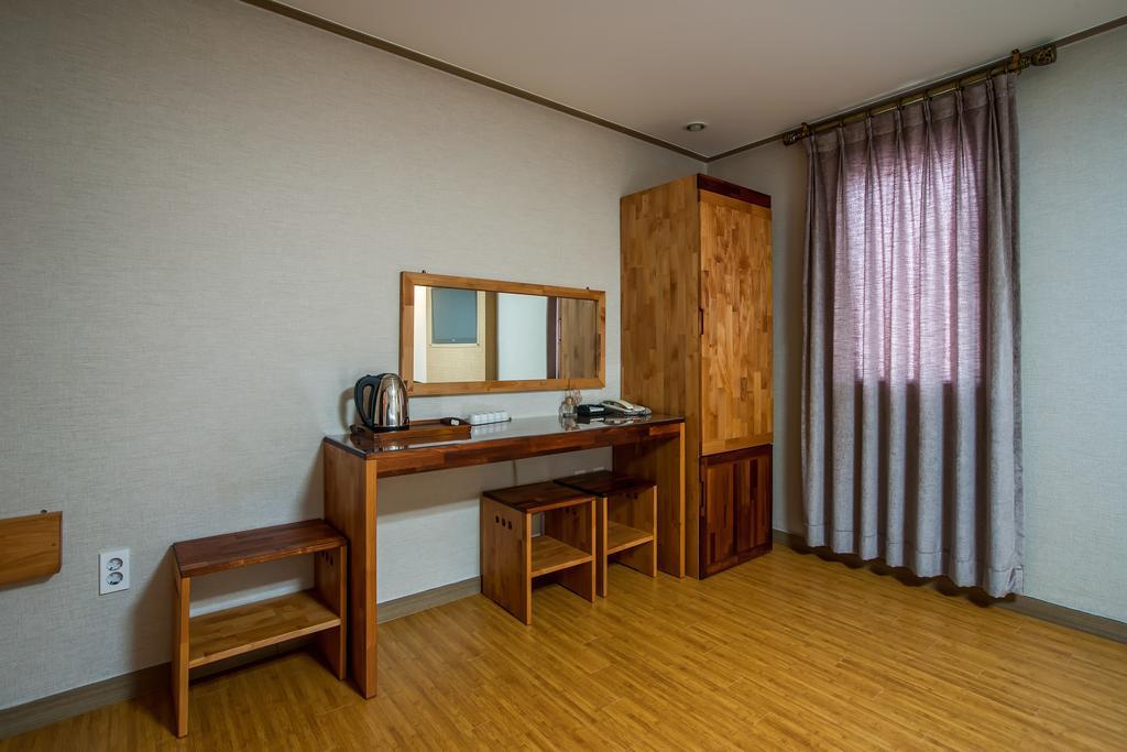 Maple Hotel Jeju Room photo